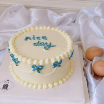 簡約款小清新奶油蛋糕，簡單易做，好吃又好看